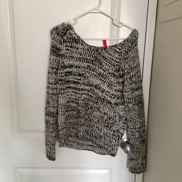 H&M Black and White Marled Knit Vneck Sweater - Picture 2 of 4